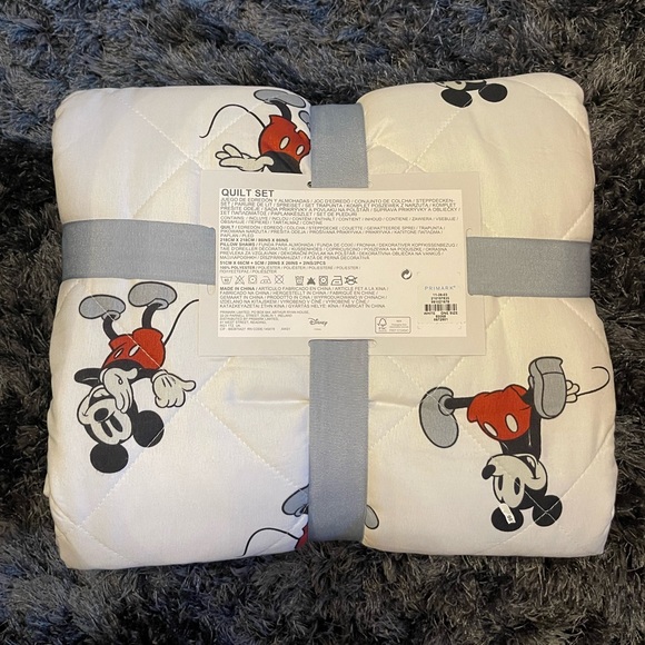 Mickey Mouse Quilt Set - Picture 2 of 3